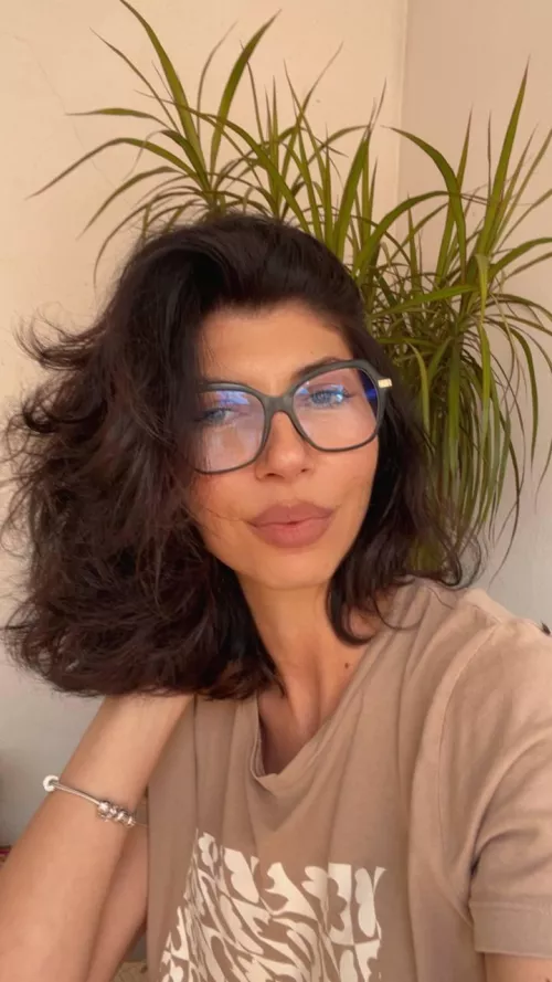 What nickname would u give to a girl like me