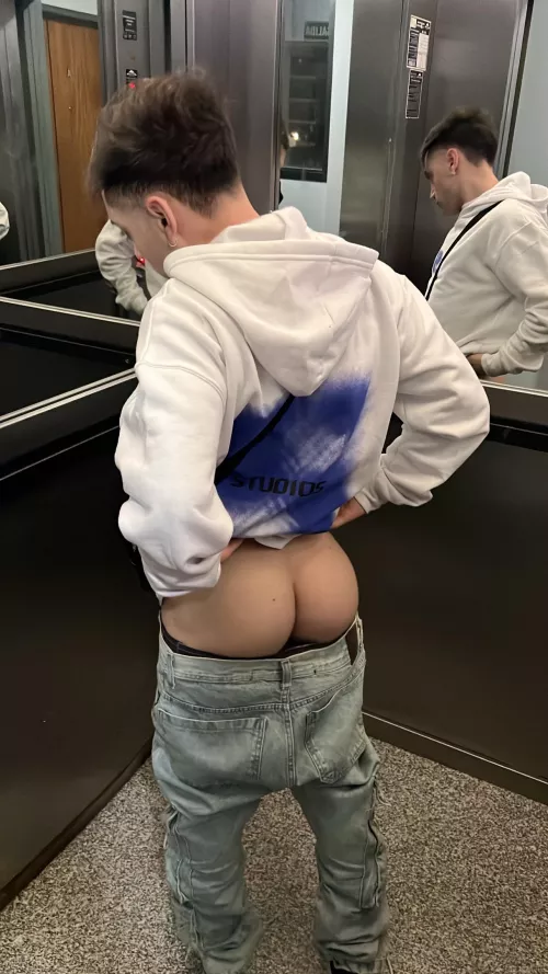 Would you touch this ass? 🍑 