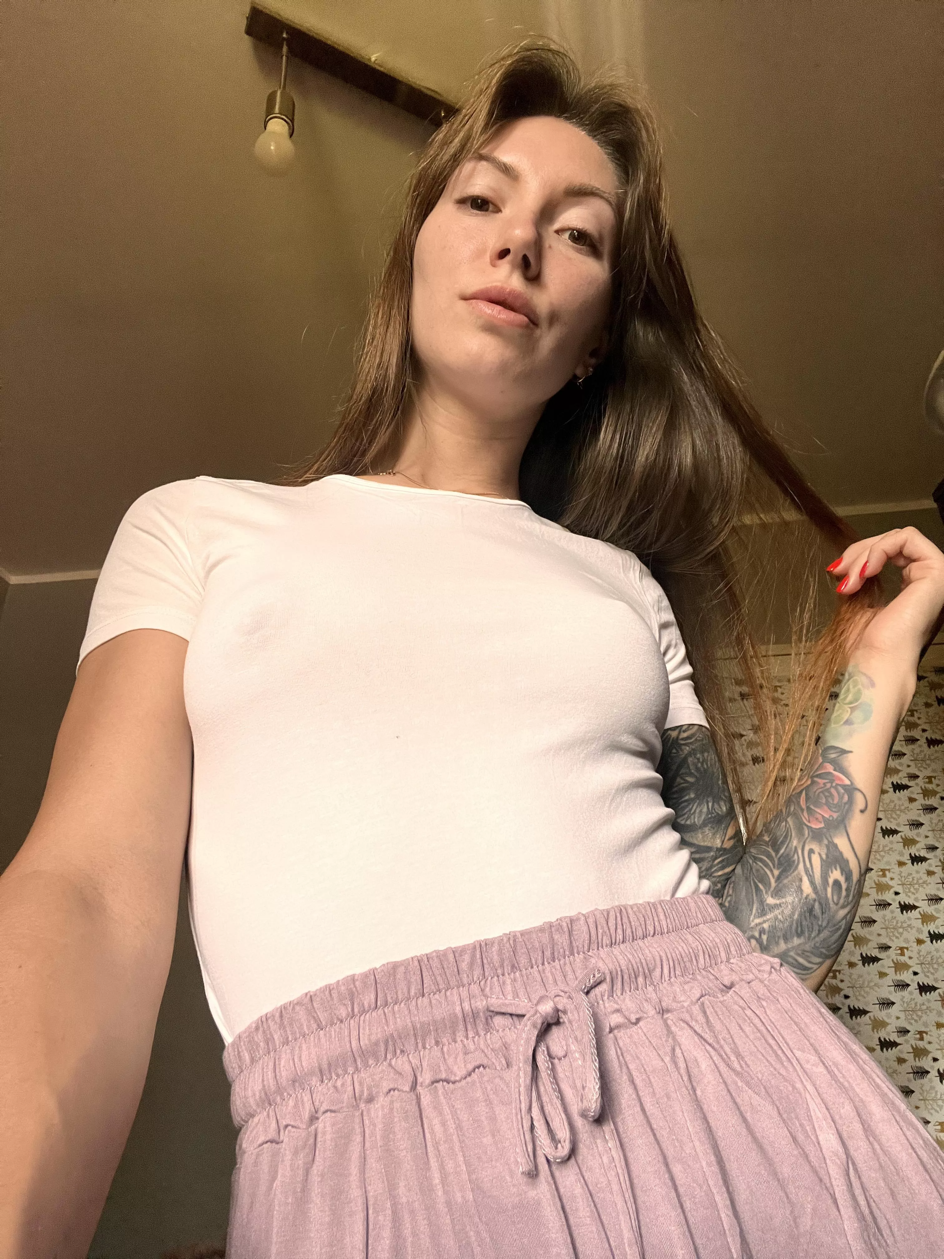 A white T-shirt is the key to a successful day