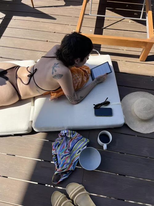 All my favorite things in one photo ☕️📖🌞