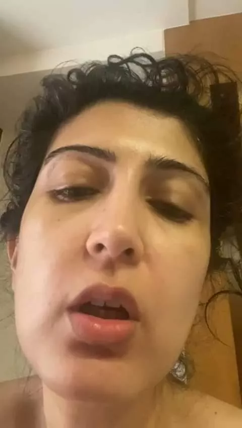 Guess my early morning mood? Kia kar rhi hoon?