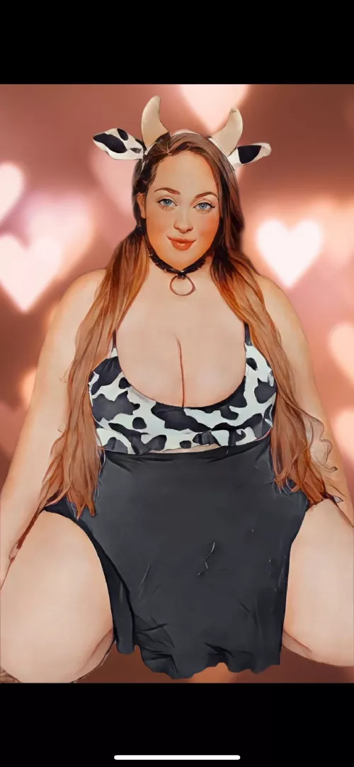 I can’t decide if this is cute with a background or if I should do black 😫 trying to make a shirt 😅