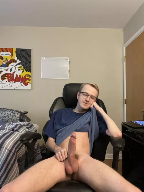 I could use someone on my lap 😏🥴