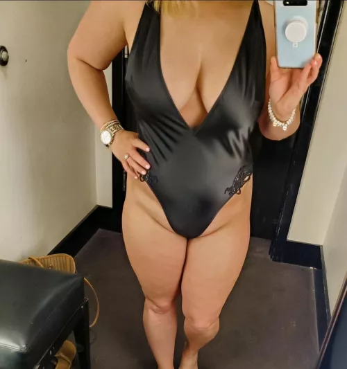 I get to turned on at the pool when I see the glances from the other husbands, and the dirty looks from the other wives… Yes bitch, I would fuck him behind your back!