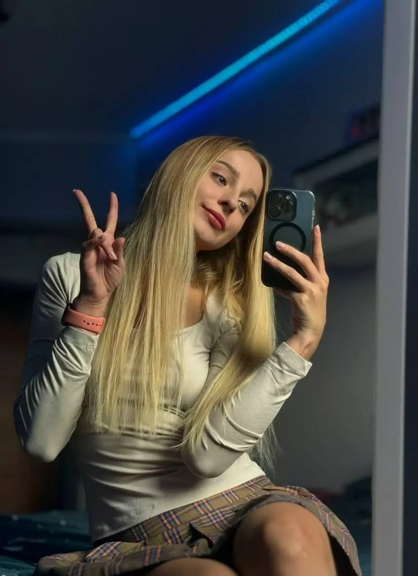 Mirror selfies are my go to selfies