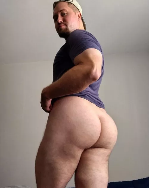 Morning bros, I took this picture after waking up. I think I've been making good progress on the glutes by performing seated-leg squats. I'm going to the gym and then off to work. Working on glutes, arms and shoulders today :) As always, love reading y
