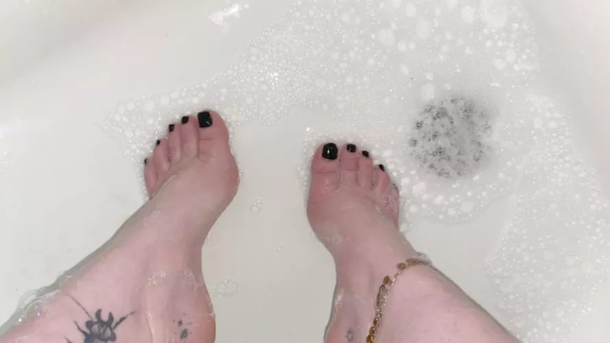 Bubbles and feet 👣 