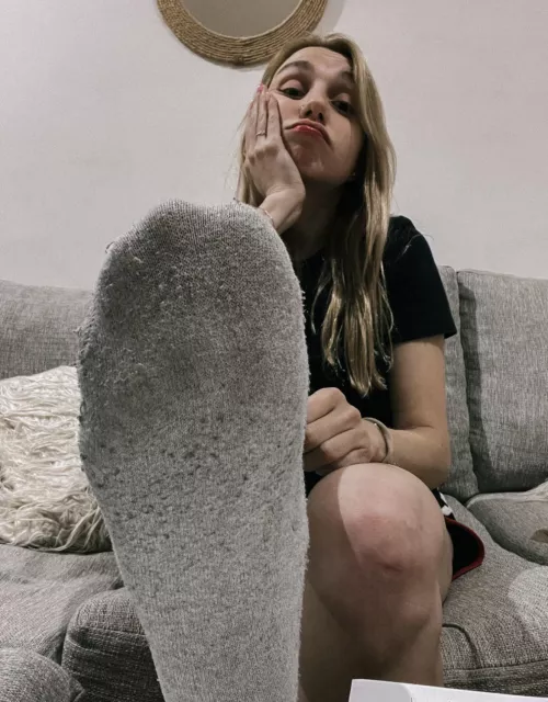 [F] It was a very long day! I think my socks need washing! or want to smell them
