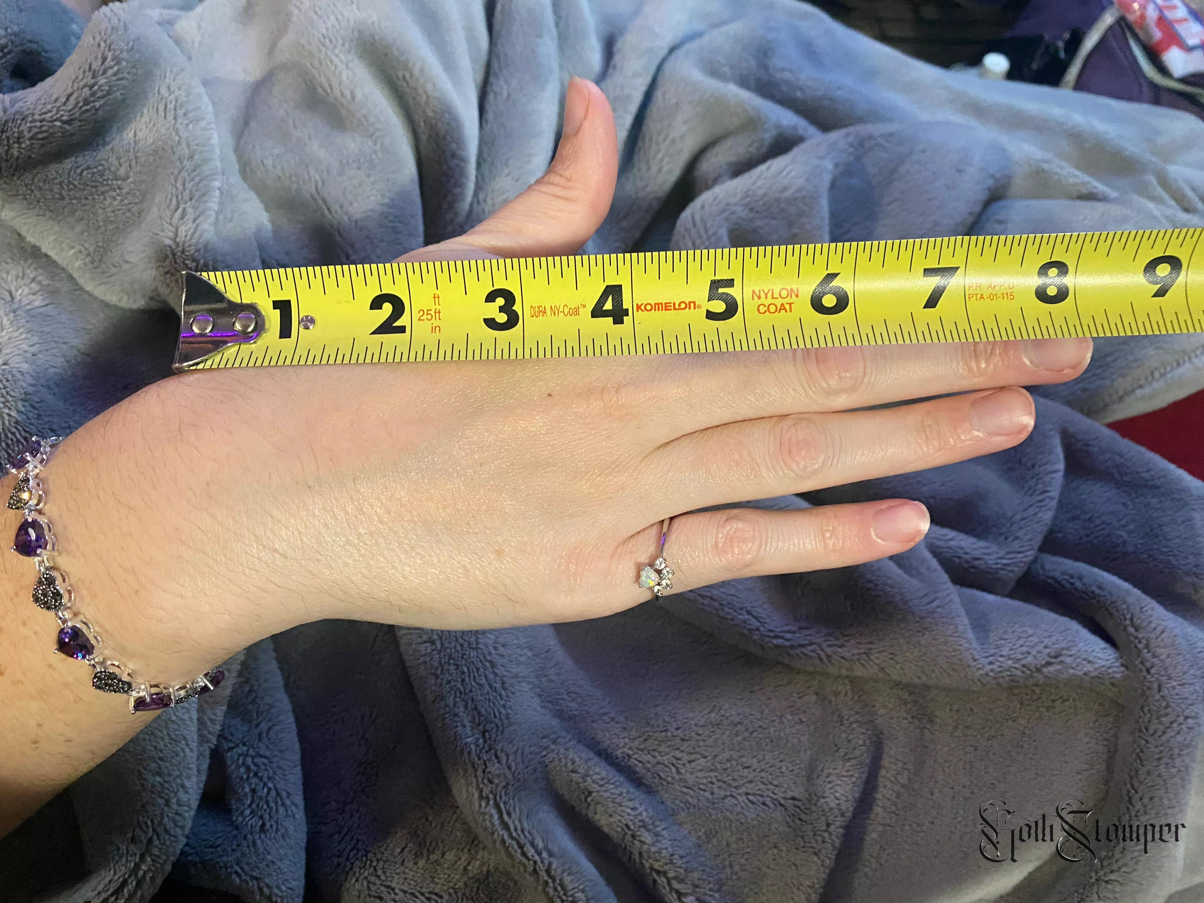 HUGE lovely lady hands c:<