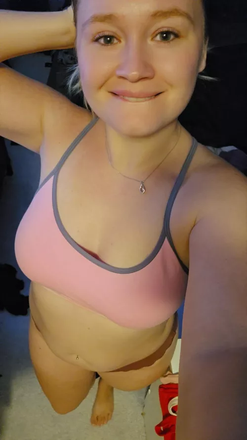 I'm horny and wanna sext, cum see my bio 