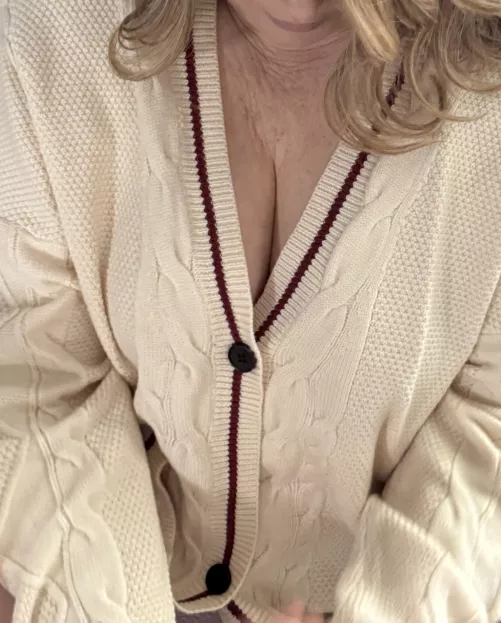 It’s pumpkin spice and sweater weather 