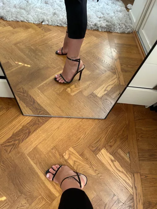 Love these heels! So classy 