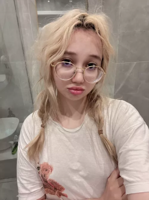 messy hair ft. my favorite glasses