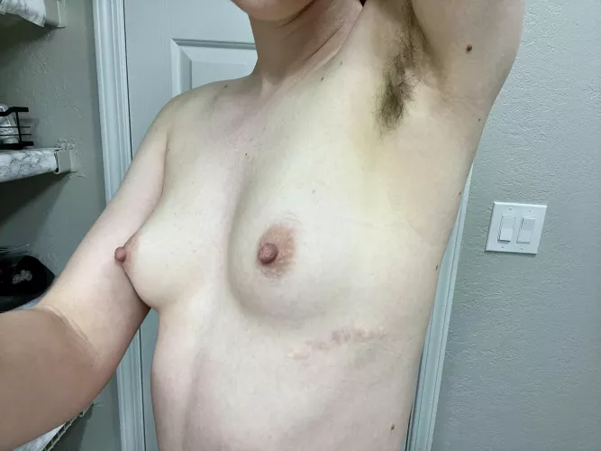 Perky little sideboob and a hairy pit