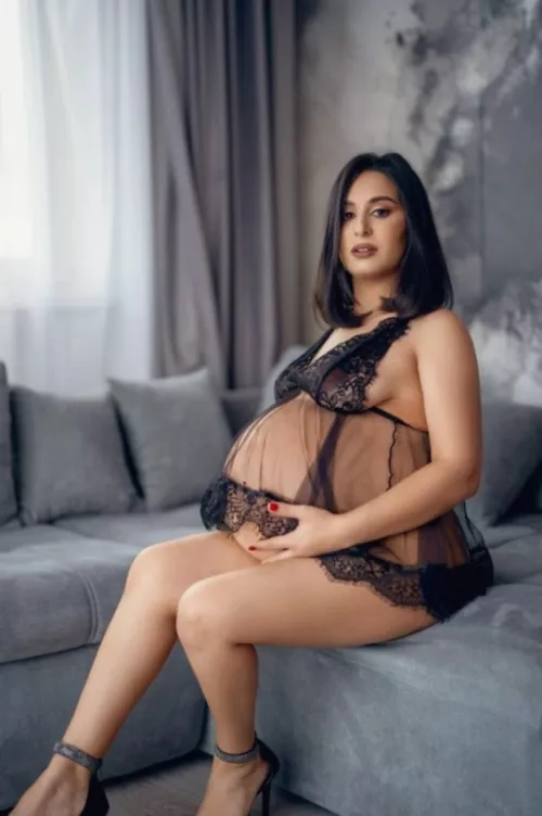 what caught ur attention about my pregnant body