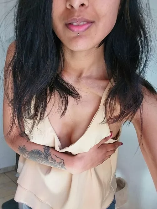 You are fascinated and envelops you with pleasure that she wears a blouse without a bra, explore what is showing 