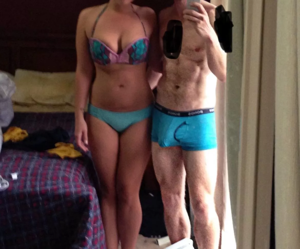 Young fit gym couple 