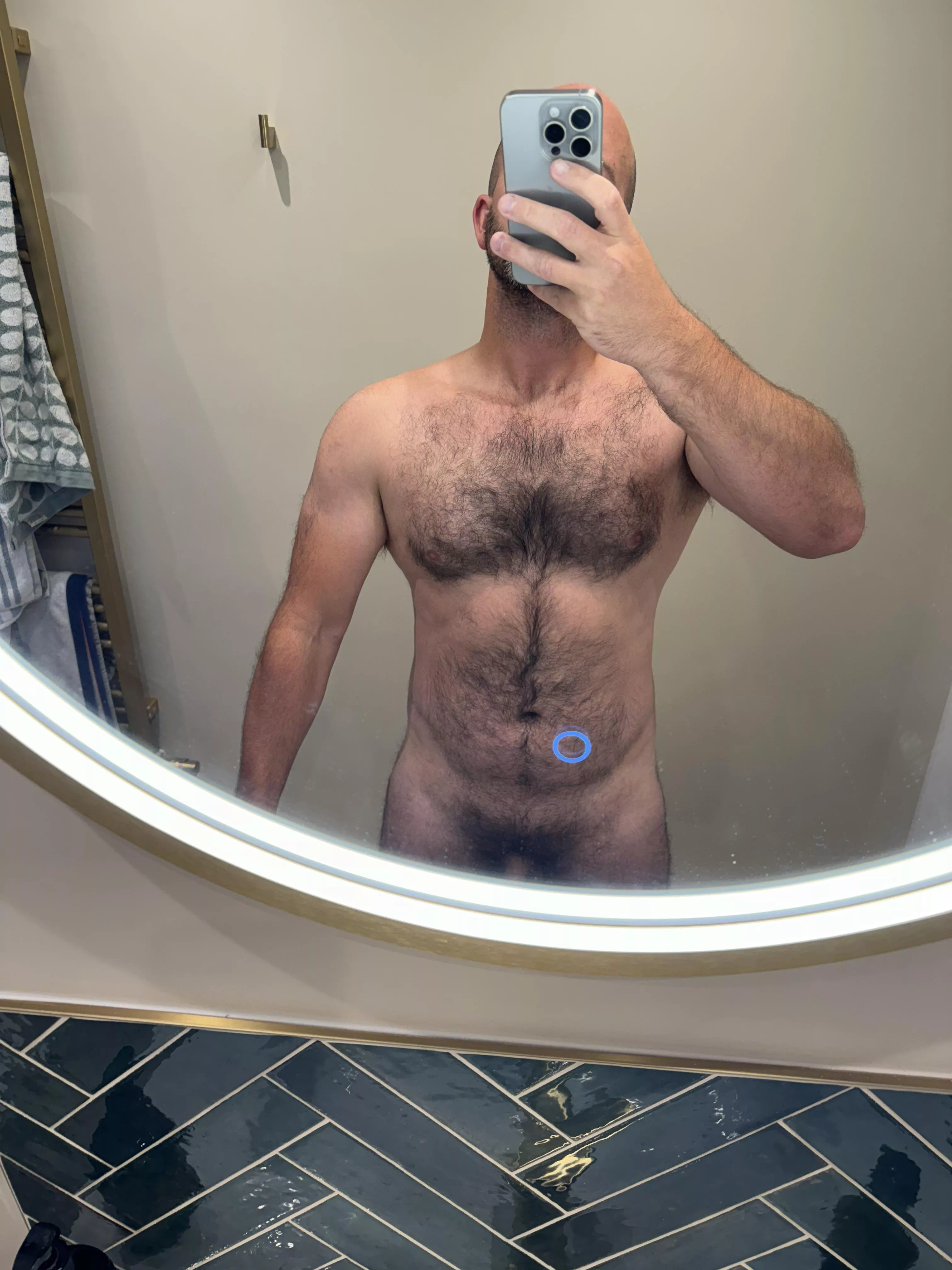 (40) m uk. Looking for an F to jump in the shower with me. DMs are open