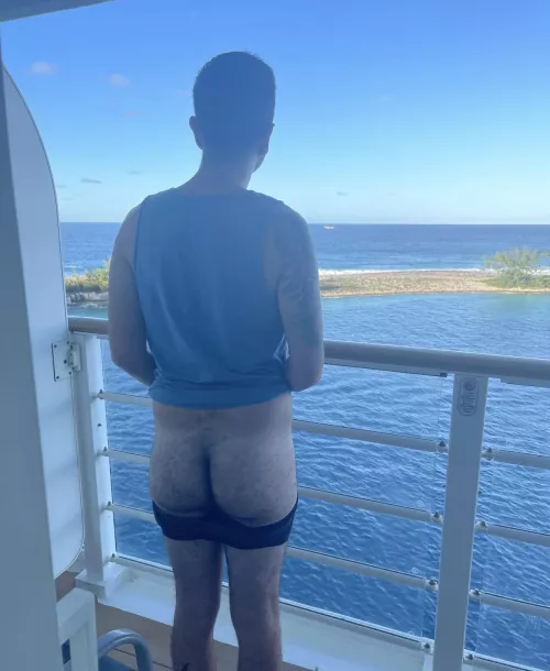 Always gotta show off when you have a balcony. 