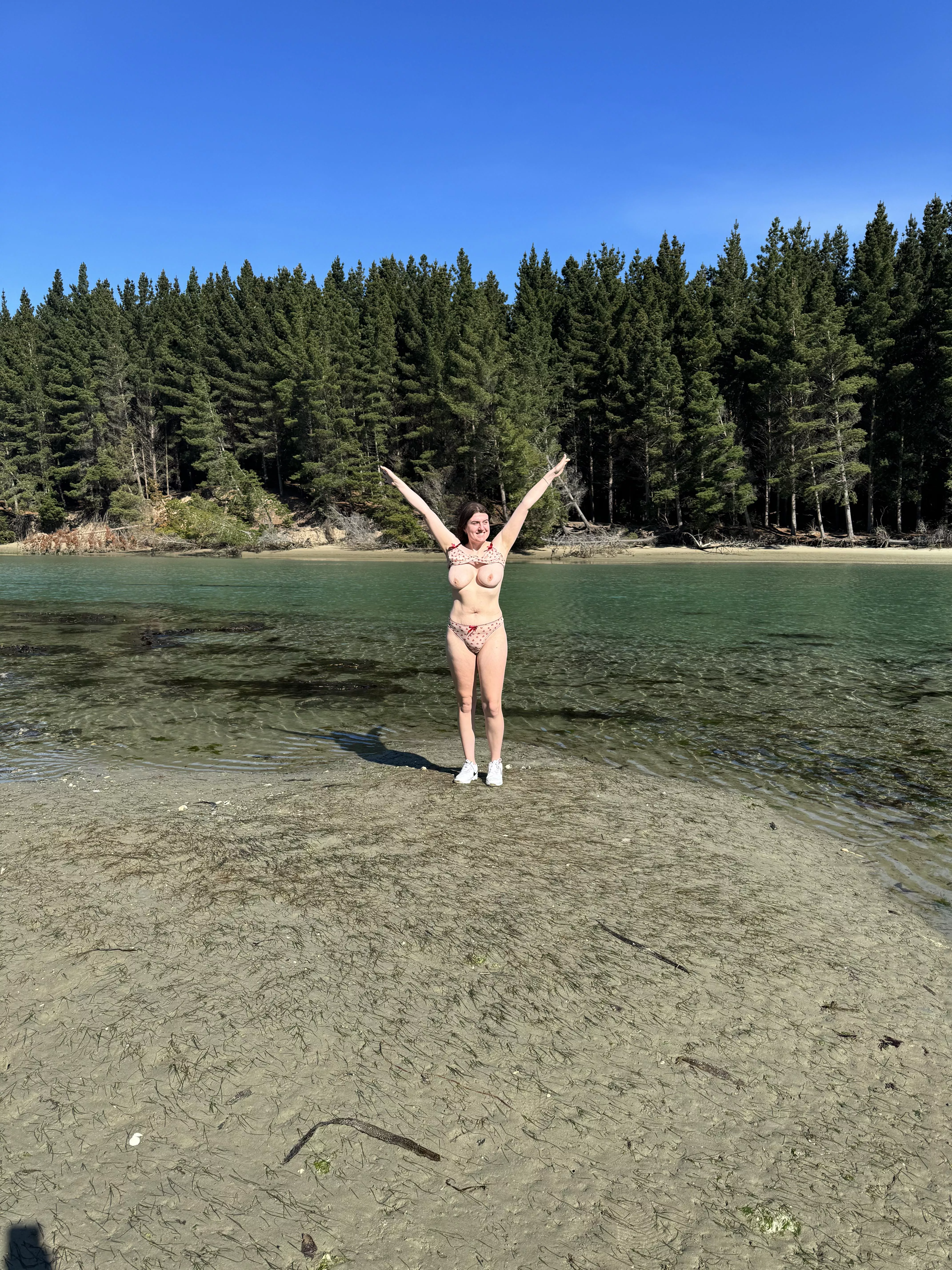 Flashing in New Zealand nature 