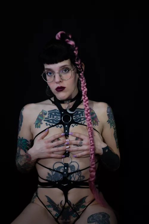 i feel so slutty and dom wearing this outfit