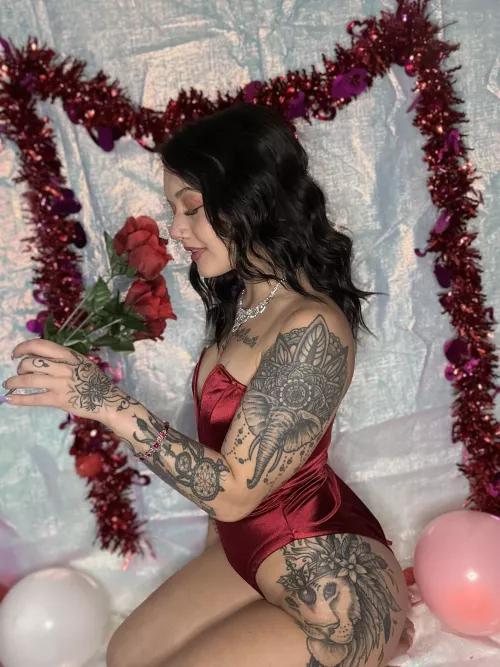 I wanna share a steamy night with you, babe.