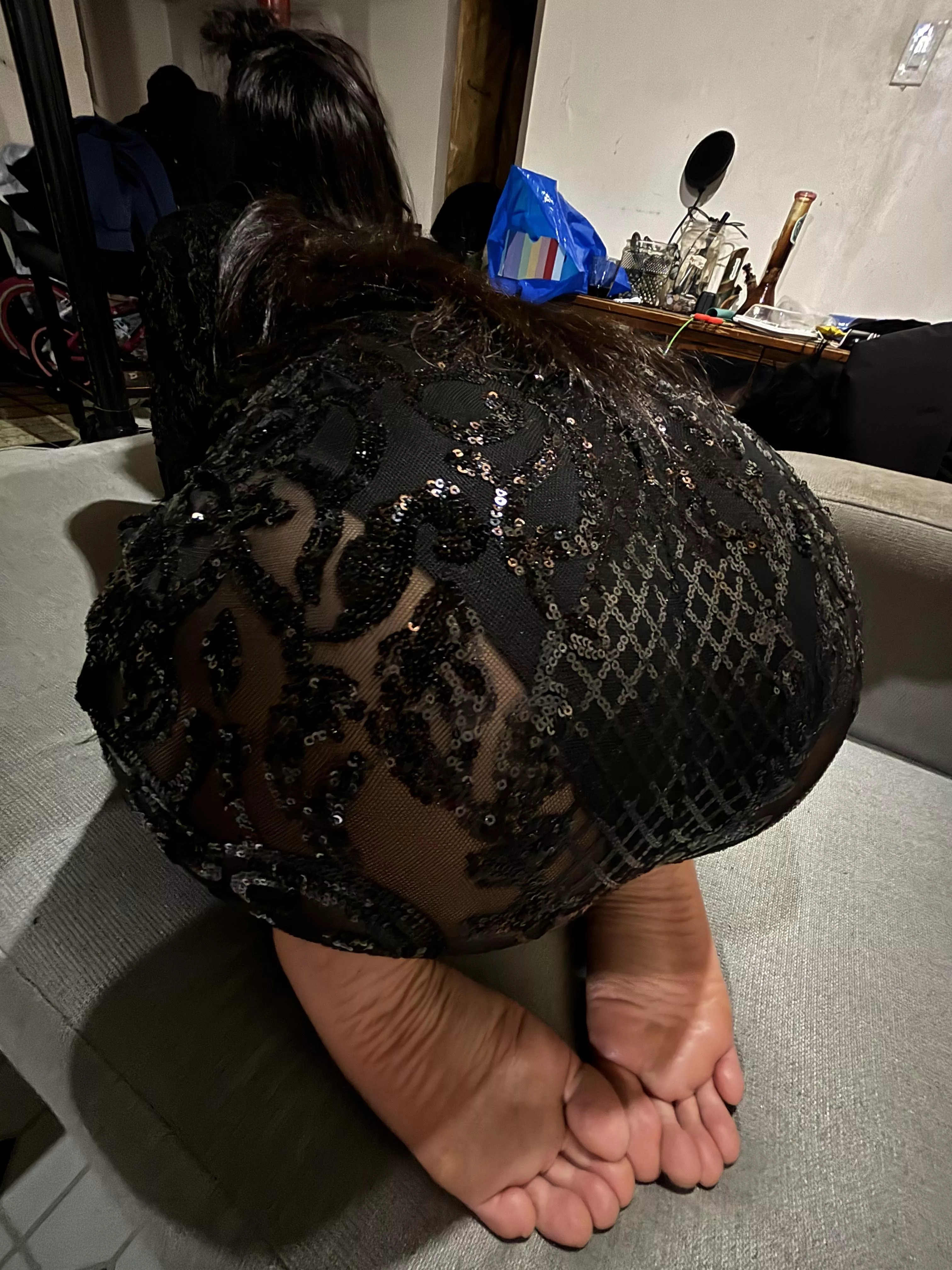 I want you to lay down behind me and give me a seat 