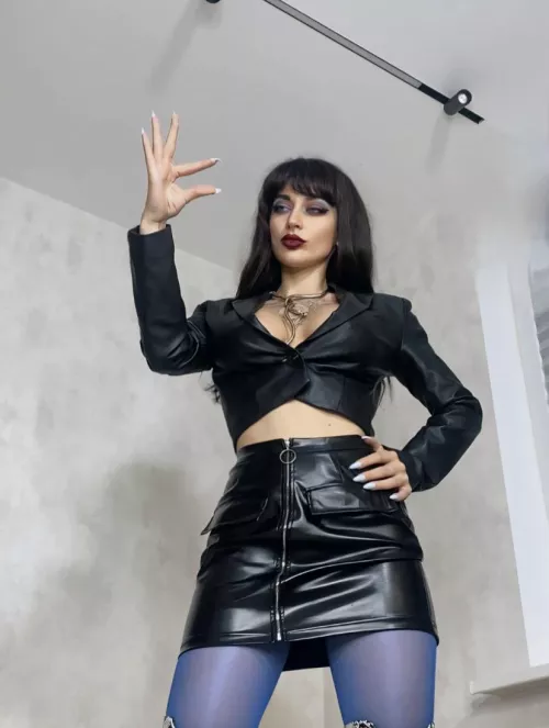 I wonder if this is a good outfit for a first date