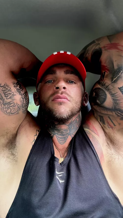 Look into my eyes 😏