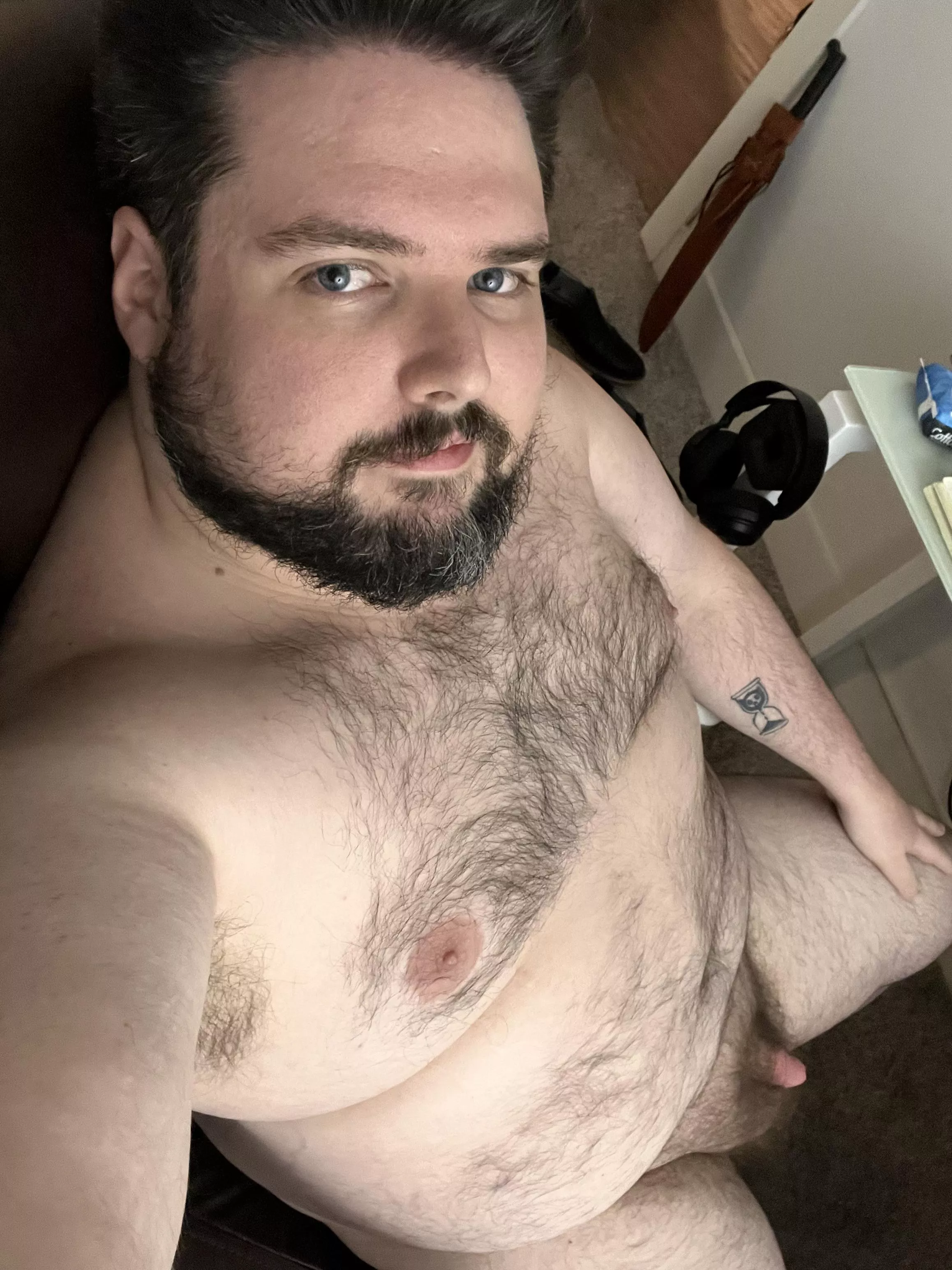 Need to find some nudist friends to hang out with 😮‍💨