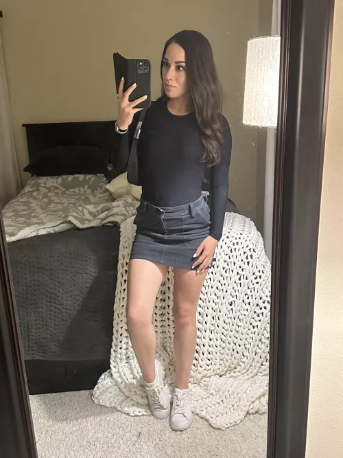 The weather is finally chilly enough to wear a long sleeve. 