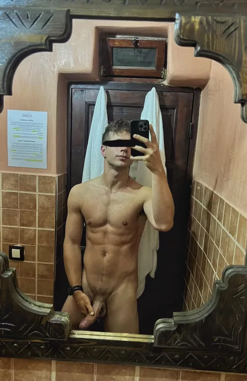 [29] even on holiday I’m taking nudes for you all 