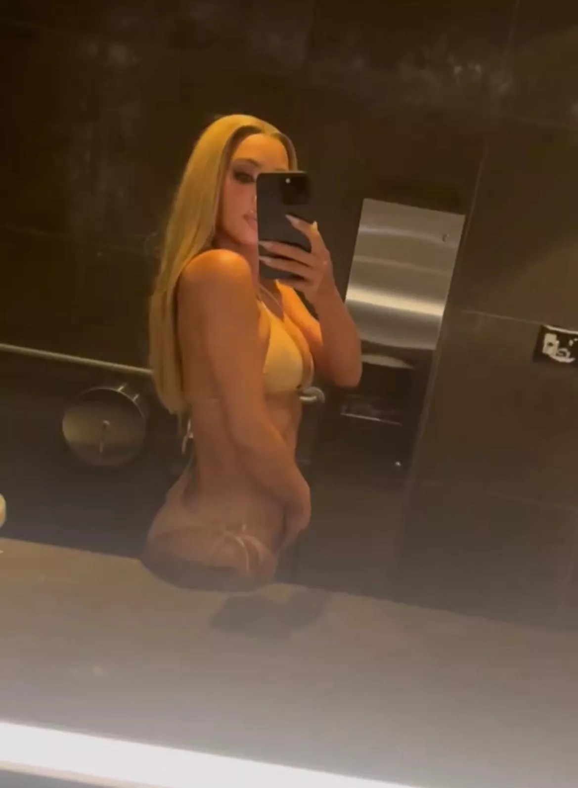 Blonde Kim 