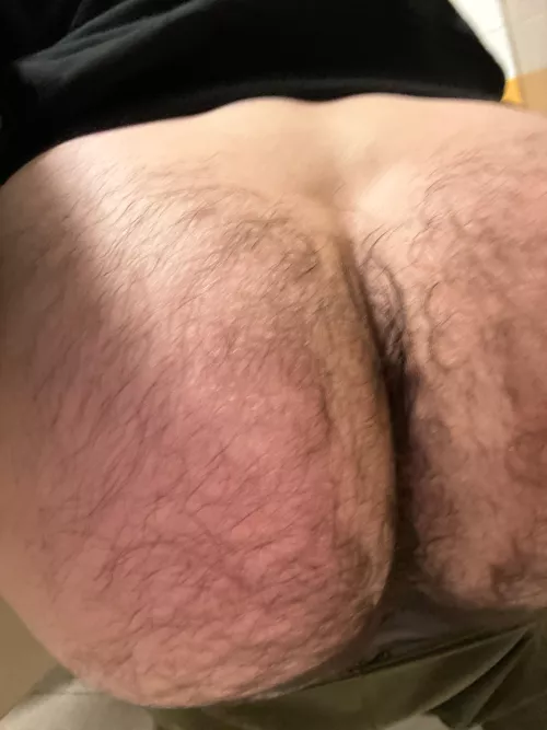 Butt dimples and a sweaty work ass