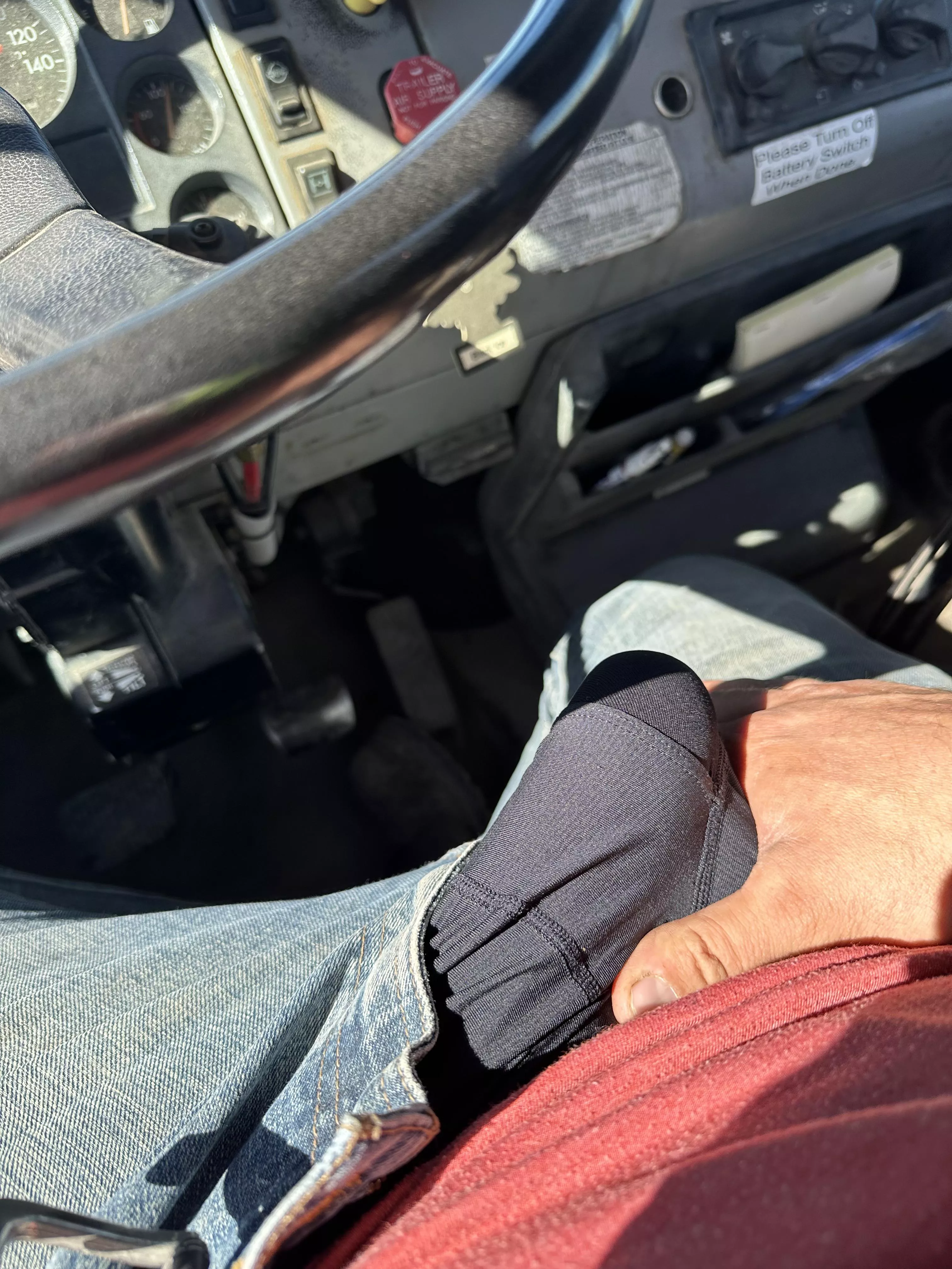 Can’t focus with the hot girl on site. Too bad she has no idea 