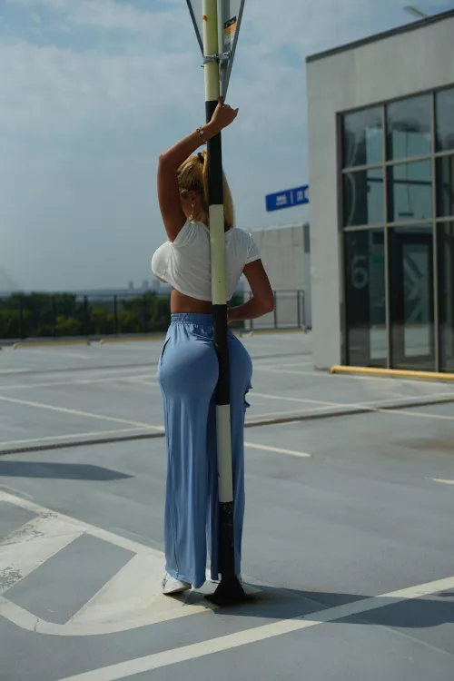 I wanna feel your between my fluffy buns