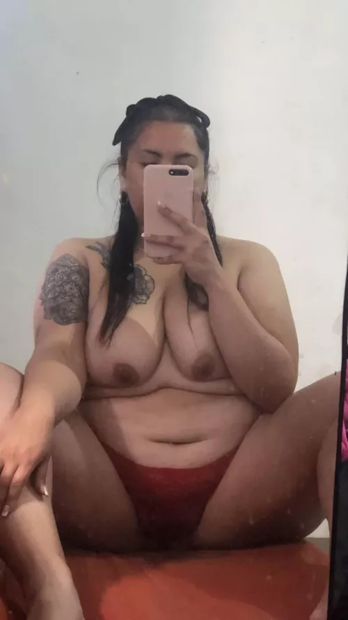 I’ma curvy wife, confident, and living my best life.