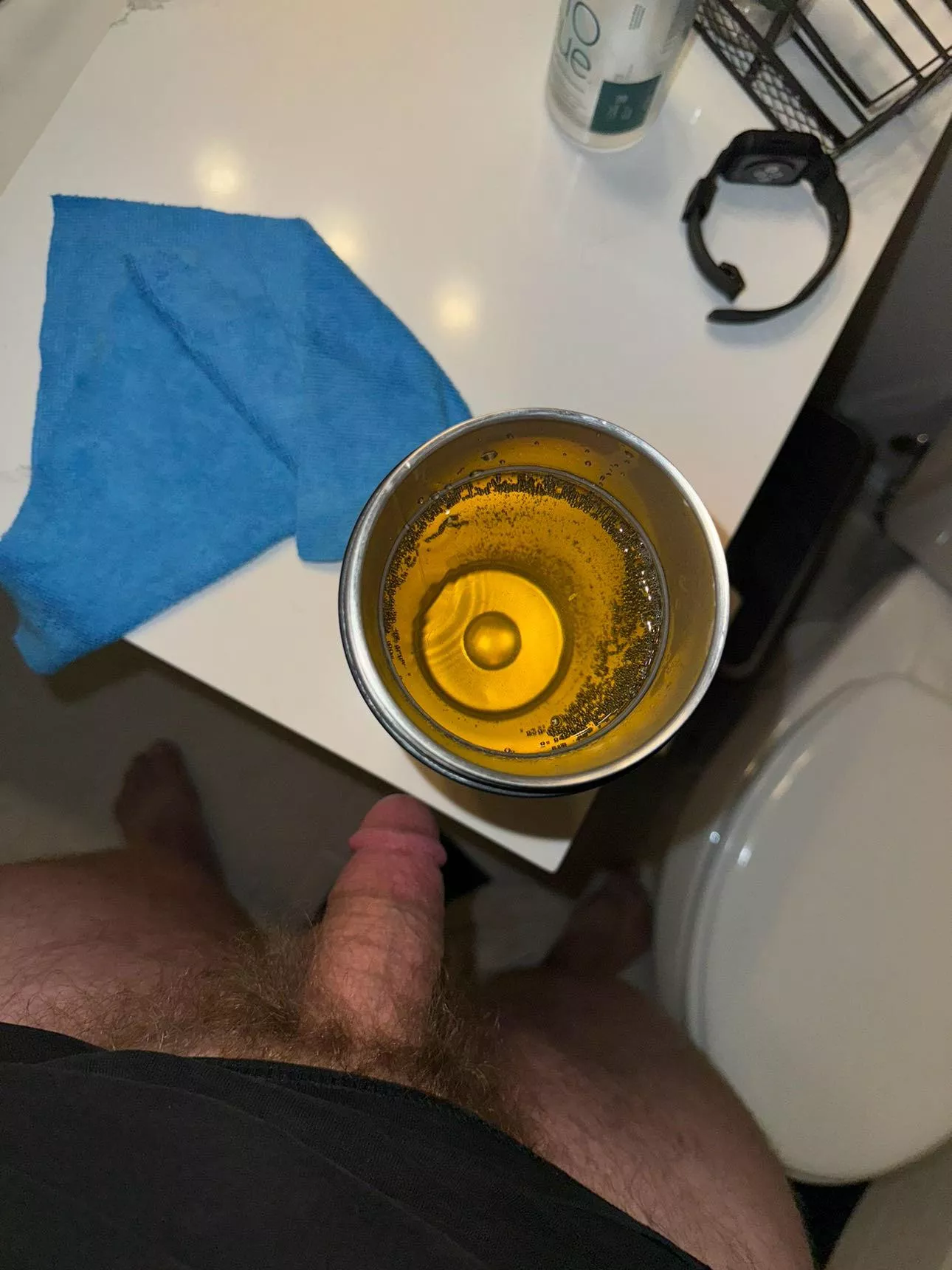 Love the taste of my morning piss HMU if you love drinking it too🍺