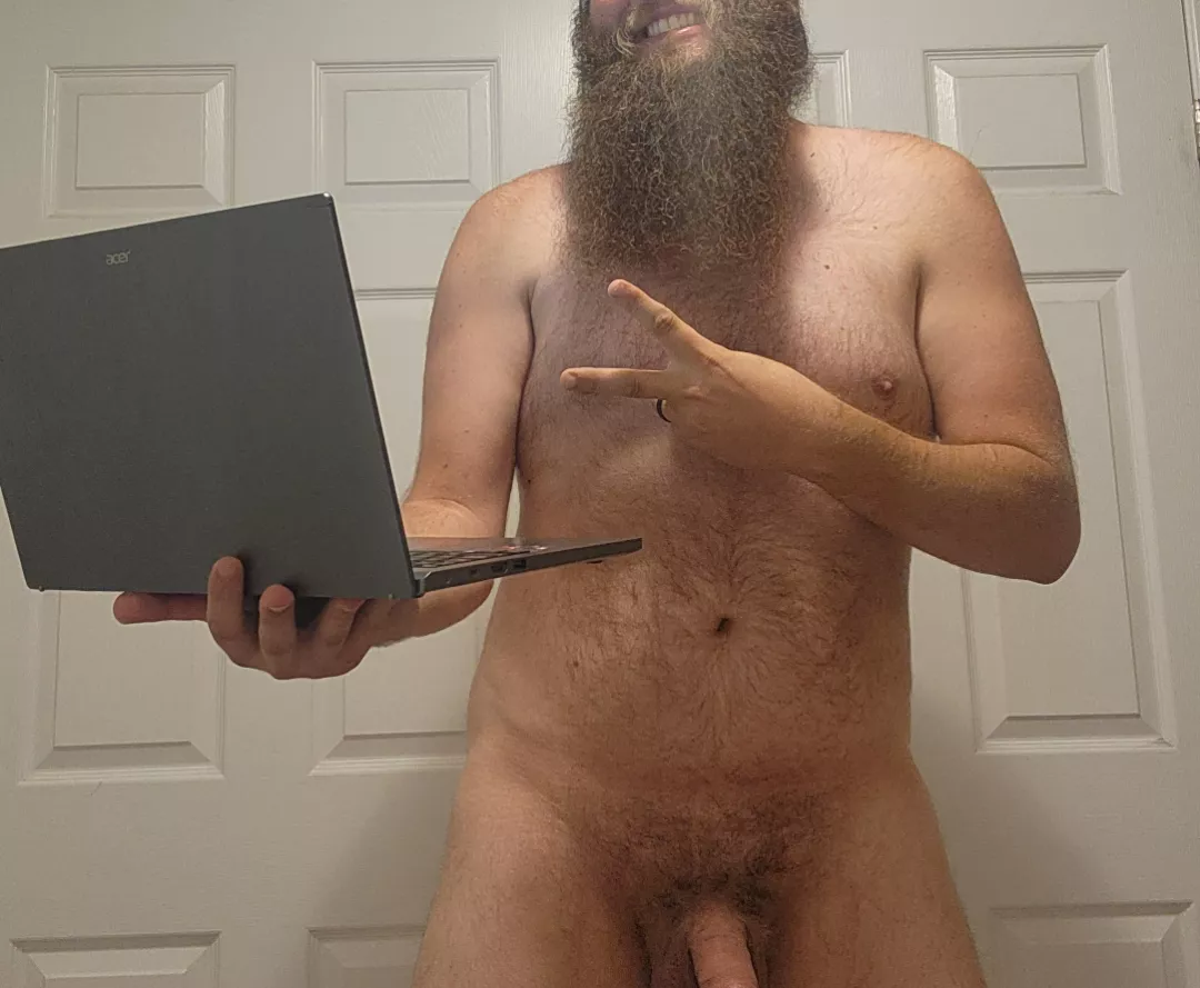 This cub's about to take a break from studying. 🤓📚 What's up ya'll 😎😎