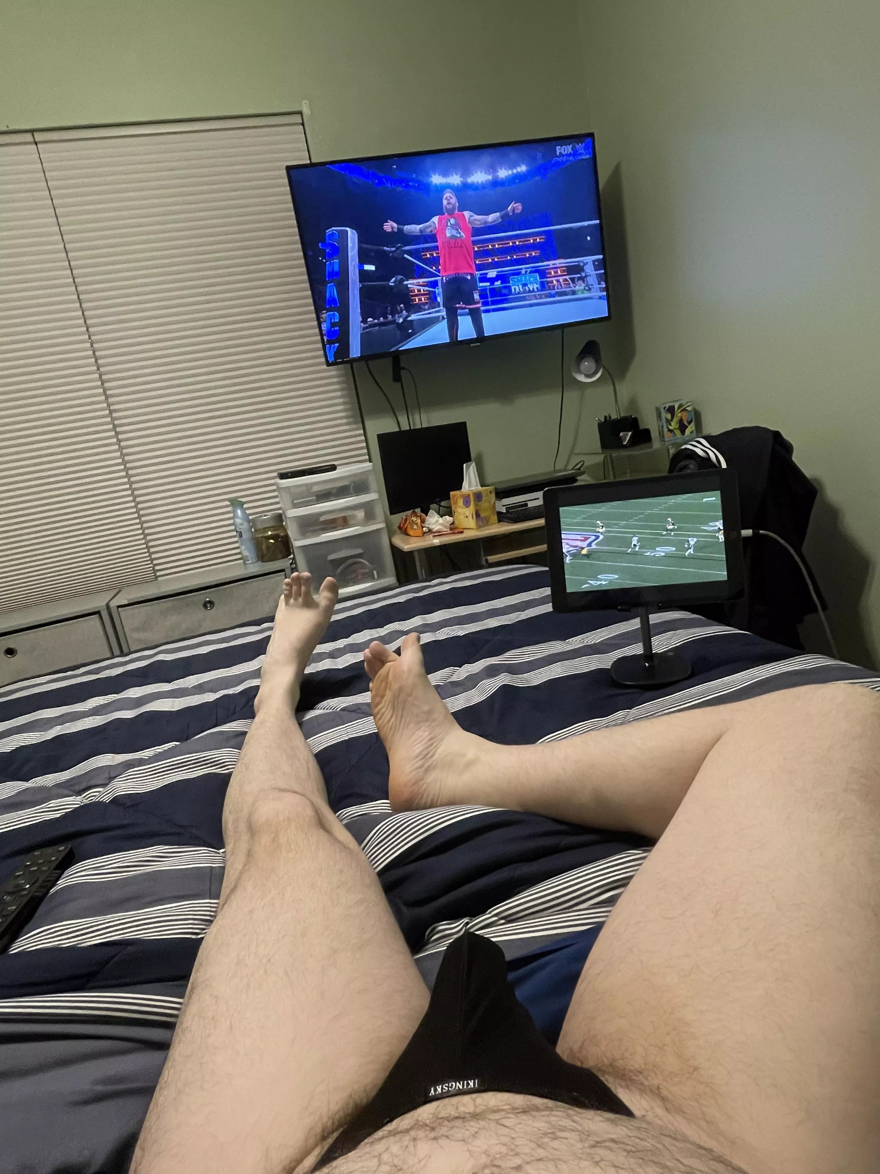 Wearing black and jinxing the Eagles… 