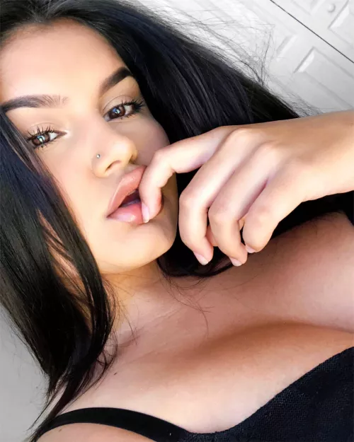 Would you choose me over your wife 😈