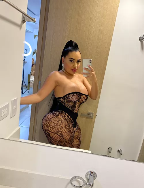 Young wife looking for a wild adventure here