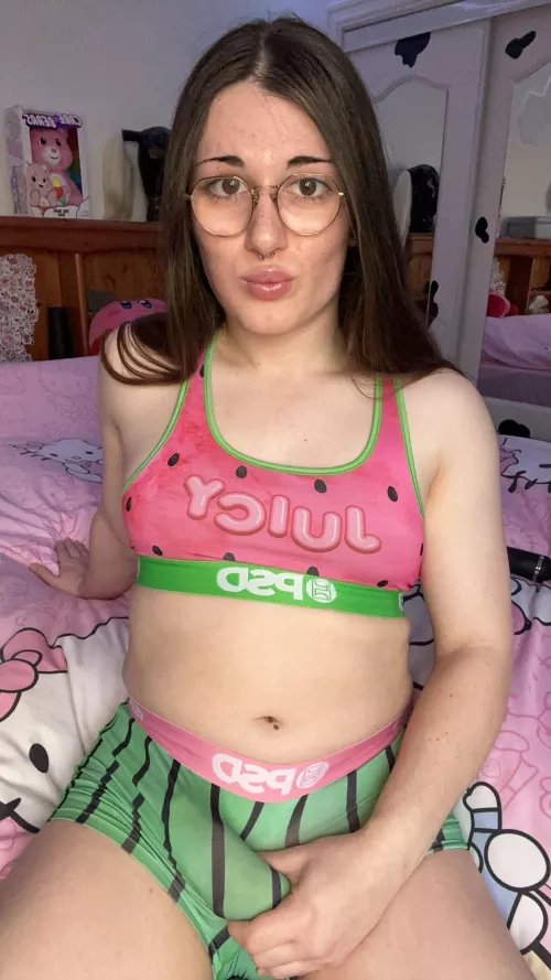 Describe my bulge in two words 😊