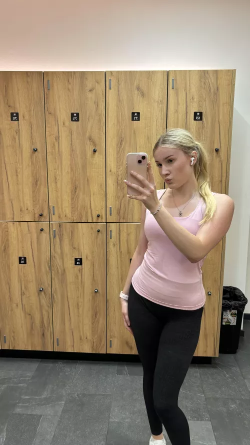 Do I look cute in my workout outfit?