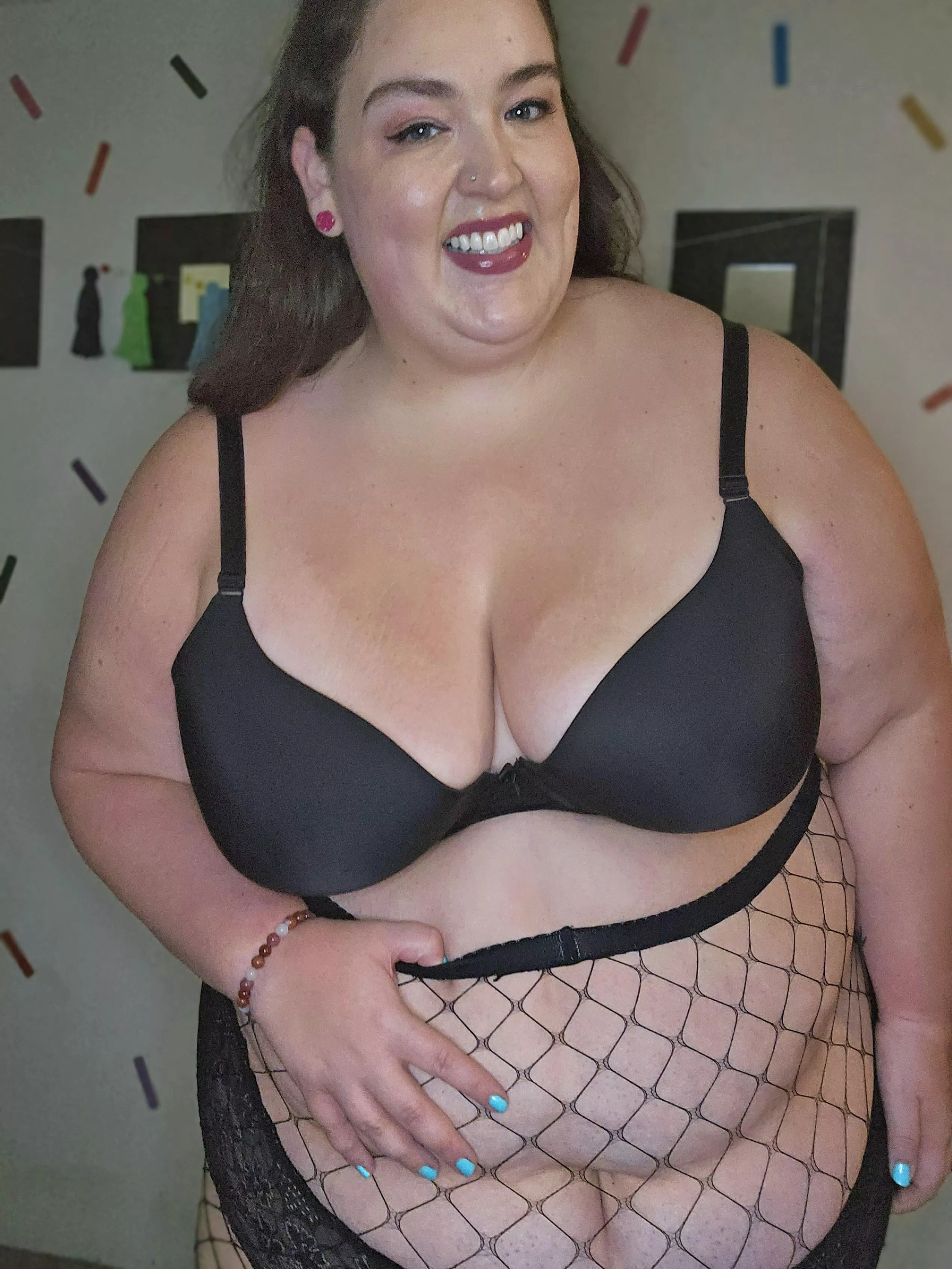 Fattie in fishnets 🥵