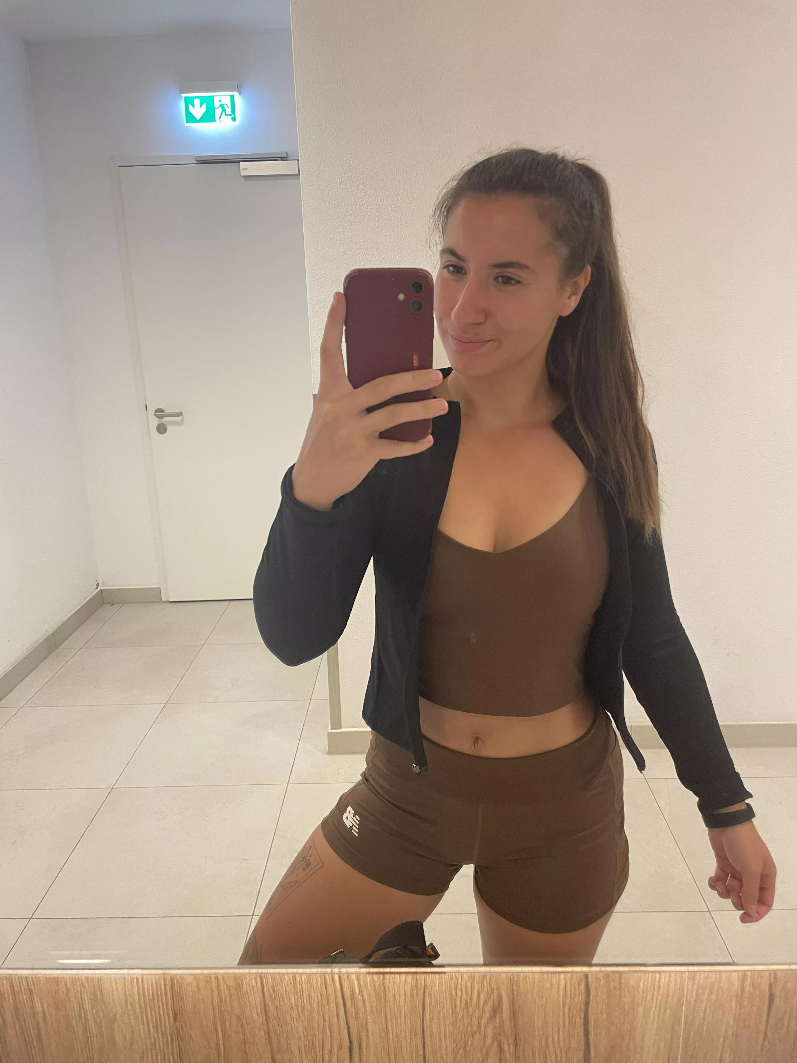 gymgirl feeling excited for the day