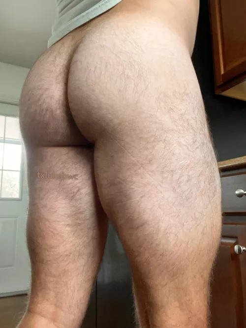 hams are looking about as good as the cake 😌