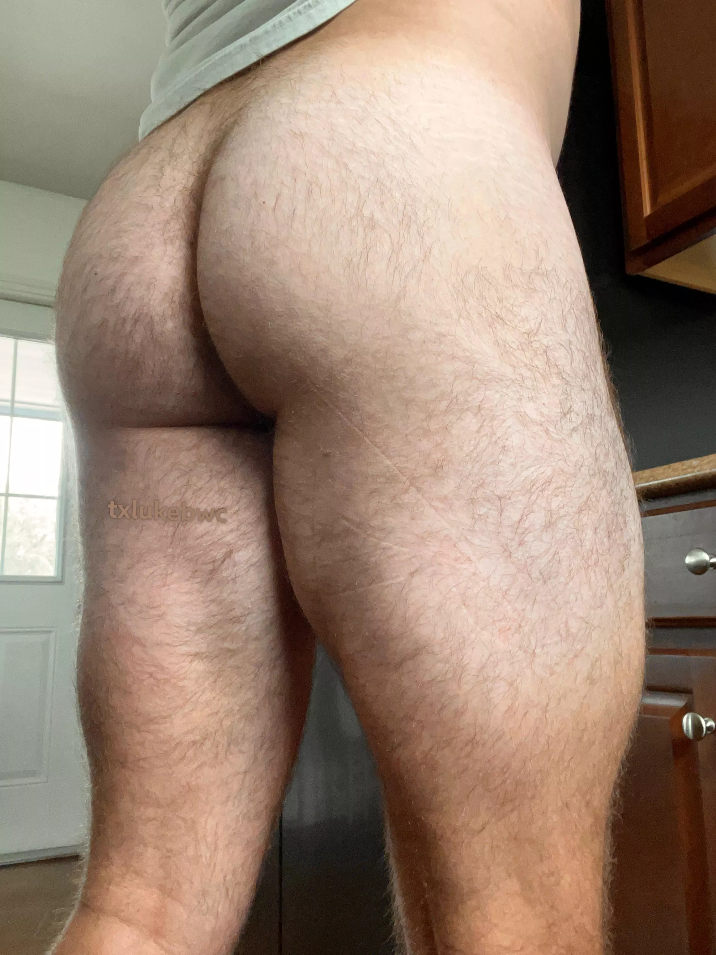 hams are looking about as good as the cake 😌