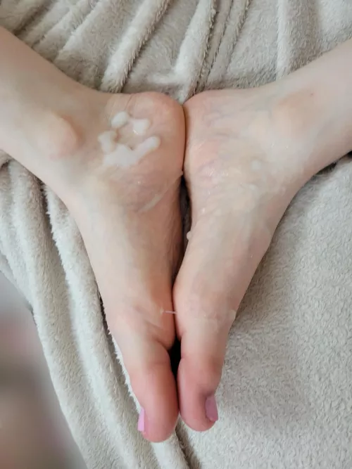 I wish you could all cum on my feet