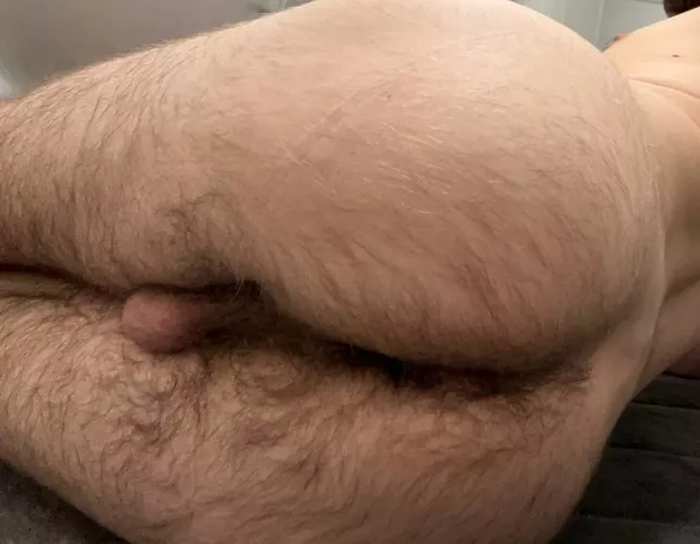 It's an absolute jungle down there....is someone up for the challenge to explore it 😉